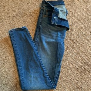 Abercrombie Ultra High Rise Super Skinny jeans. Size 29/8R